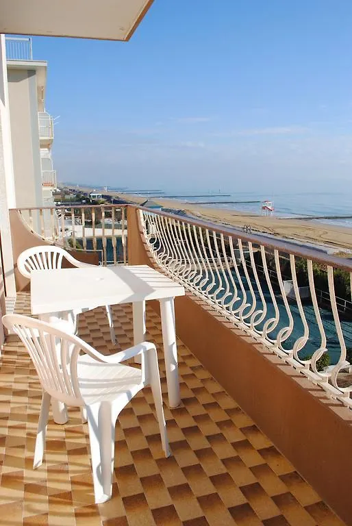 Residence Faro - Walterigato Apartments Solo Per Famiglie Lido di Jesolo 0*,  Itália
